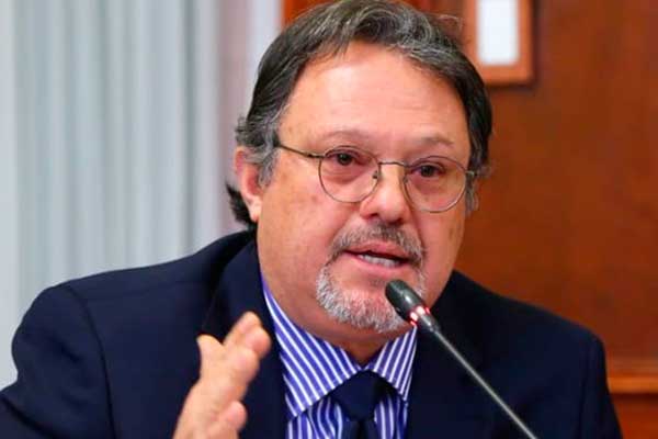 Resultado de imagen para Carlos Mesía